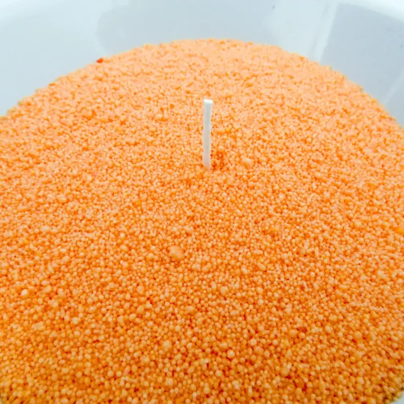 Farebná sypaná sviečka PowderCandle 50hodin – oranžový vosk